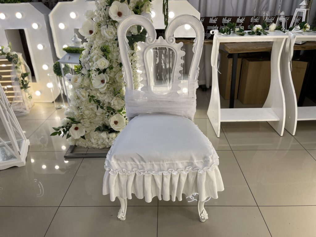 krzesła pary młodej 