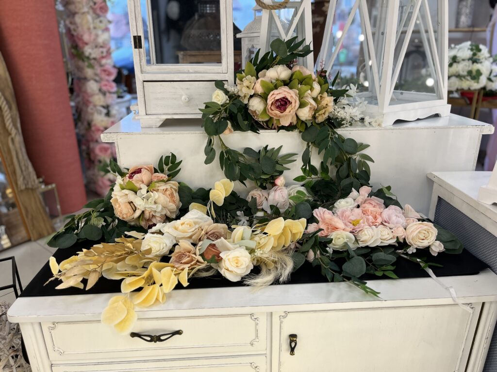 stroiki ze sztucznych kwiatów