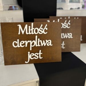 tabliczki hymn o miłości do kościoła